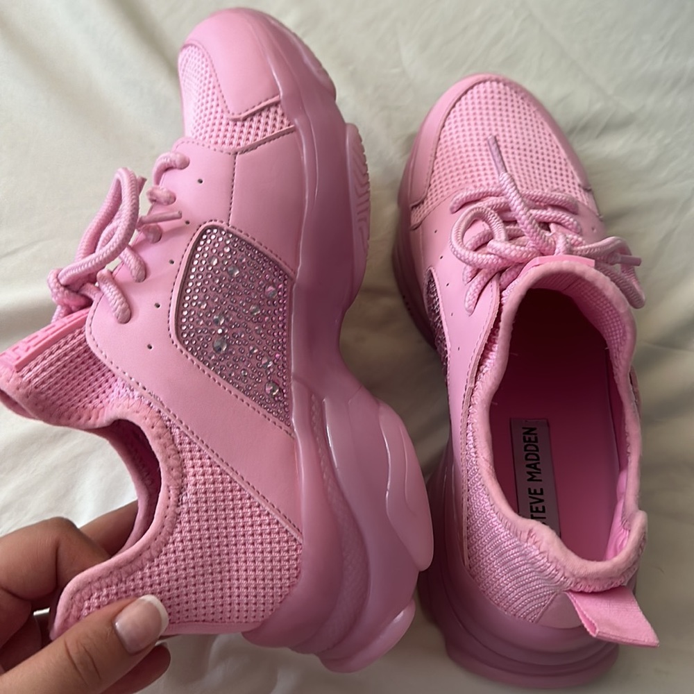 Steve Madden Light pink sneakers/ size 9/ true to size/